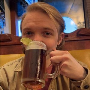 Meet your Posher, Max